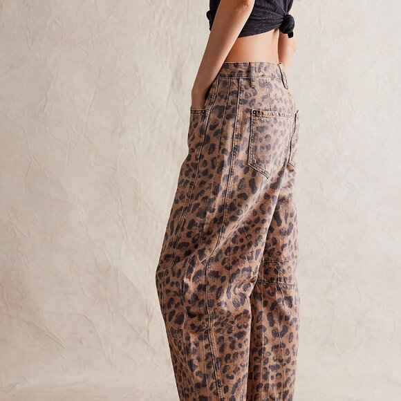 Free People Leopard Print Barrel Jeans Size 26 - Picture 6 of 8